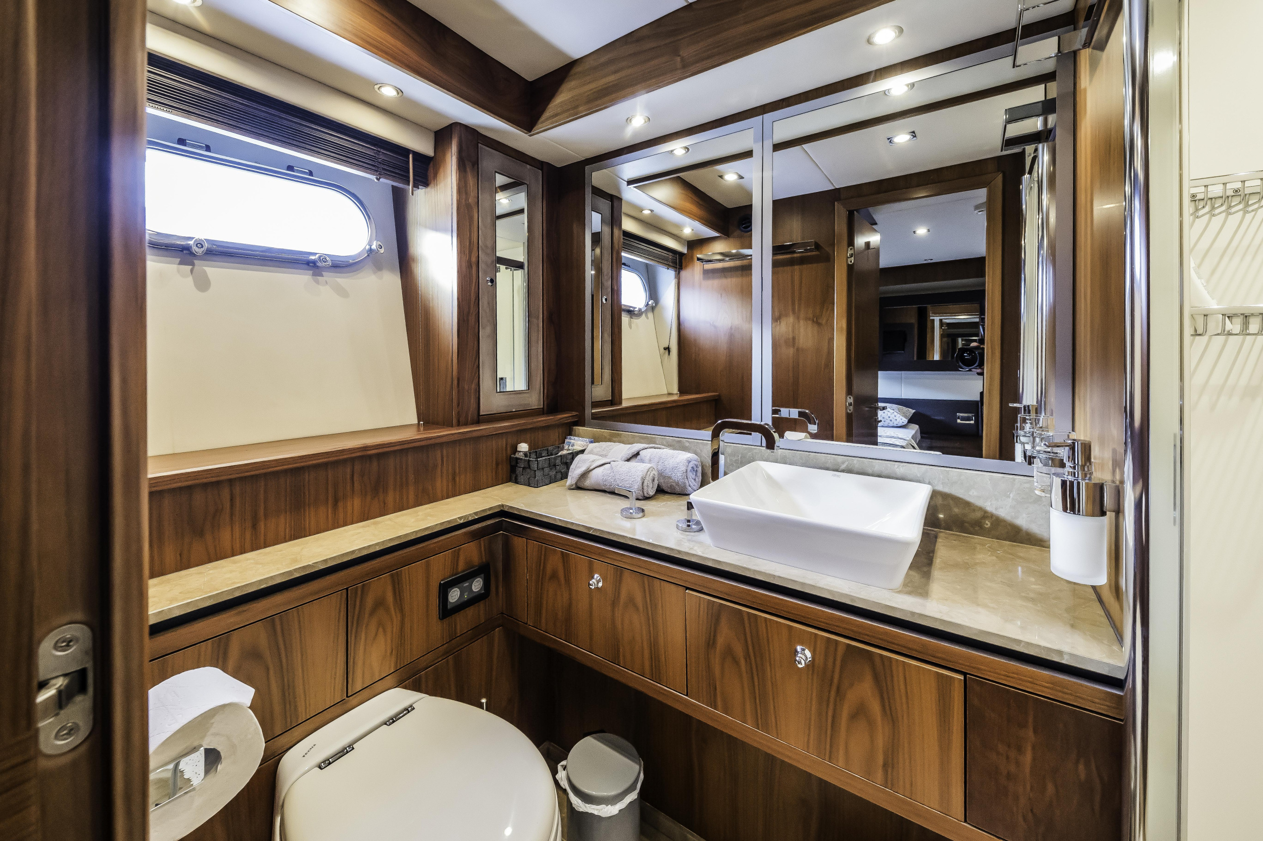 Sunseeker Yacht 86 — photo 20