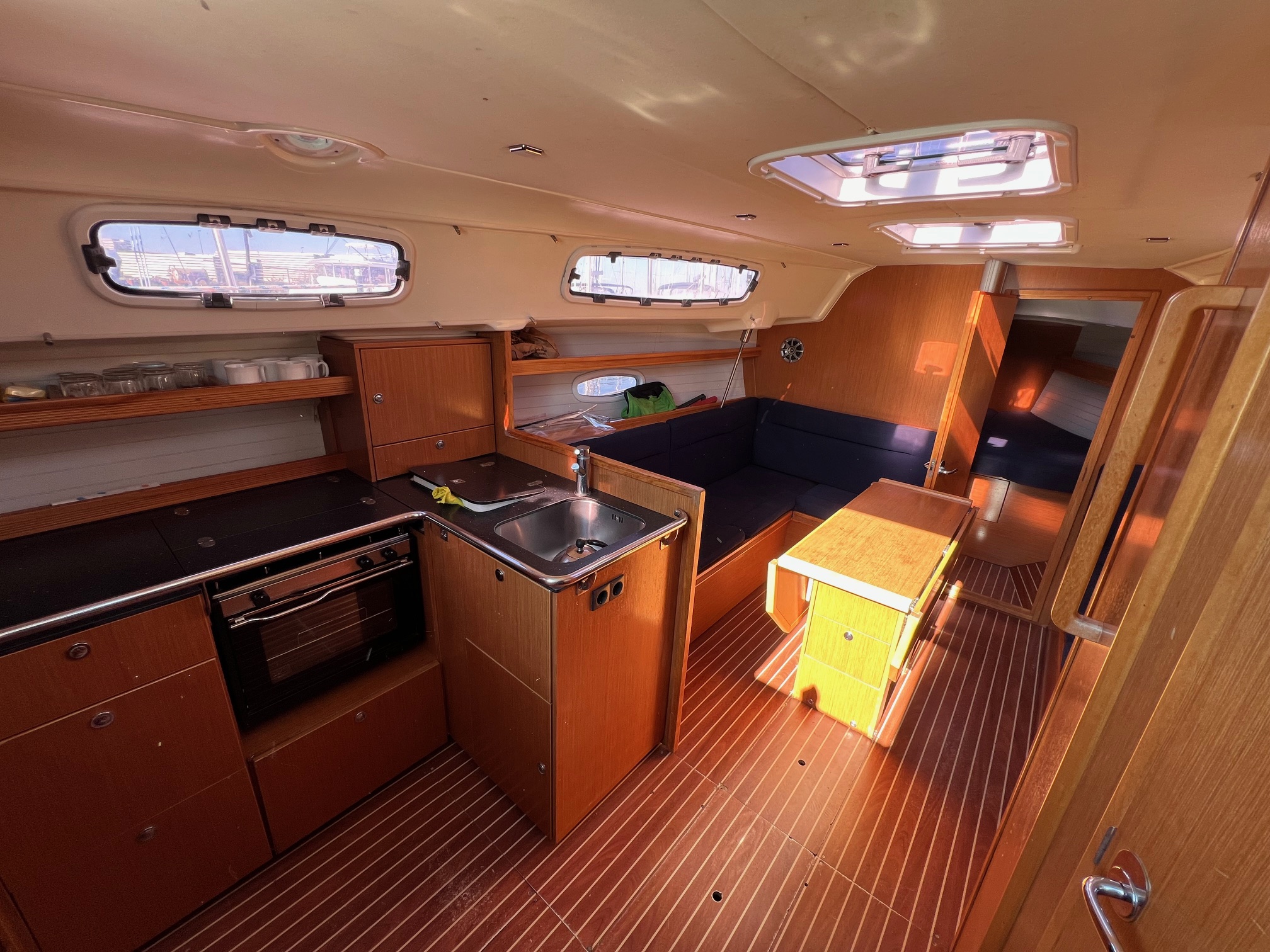 Bavaria 35 Cruiser — photo 9