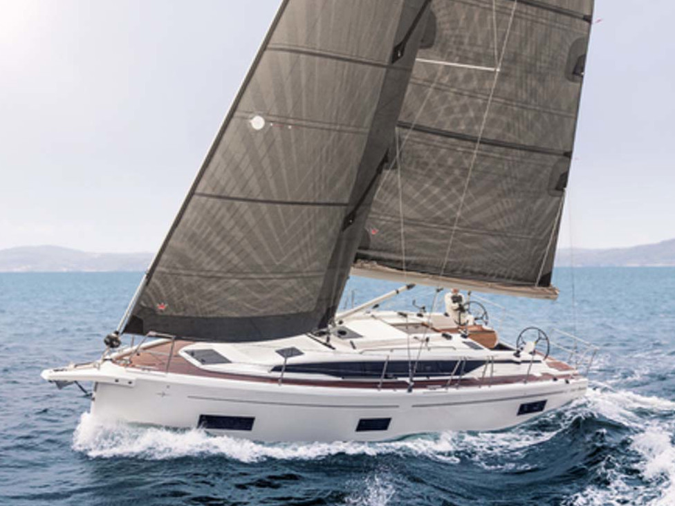 Bavaria C38 — photo 1