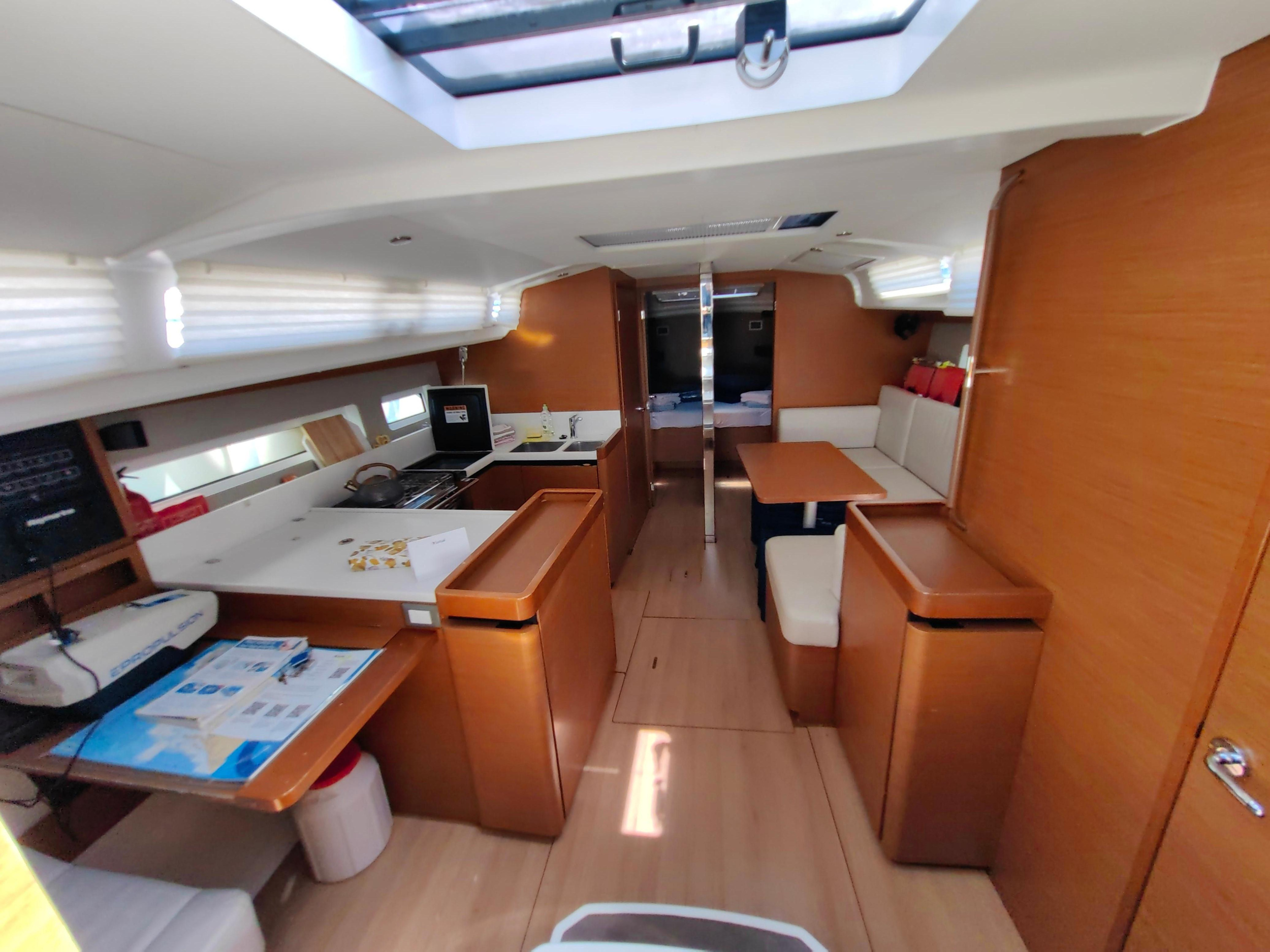 Sun Odyssey 440 — photo 6