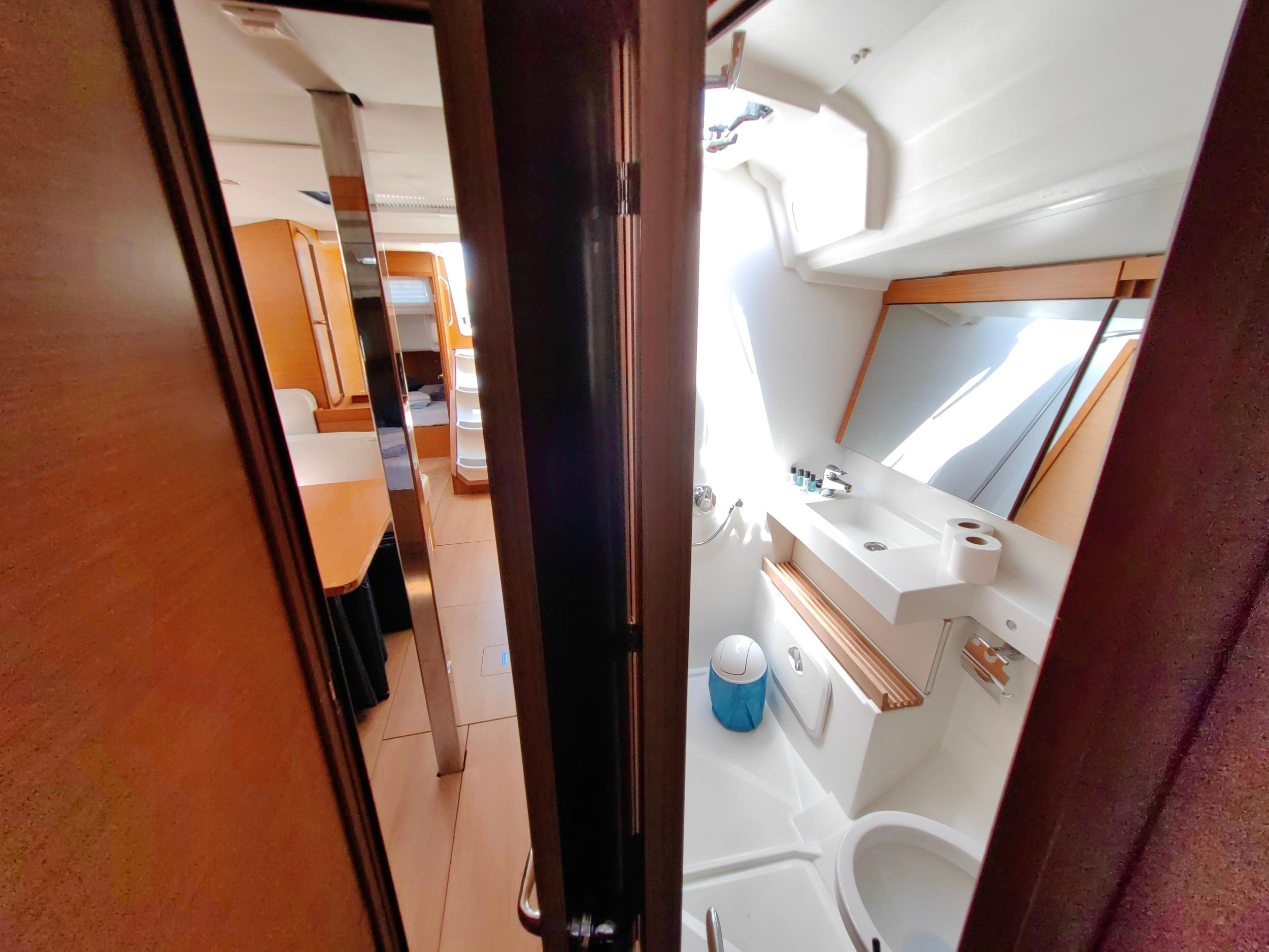 Sun Odyssey 440 — photo 10