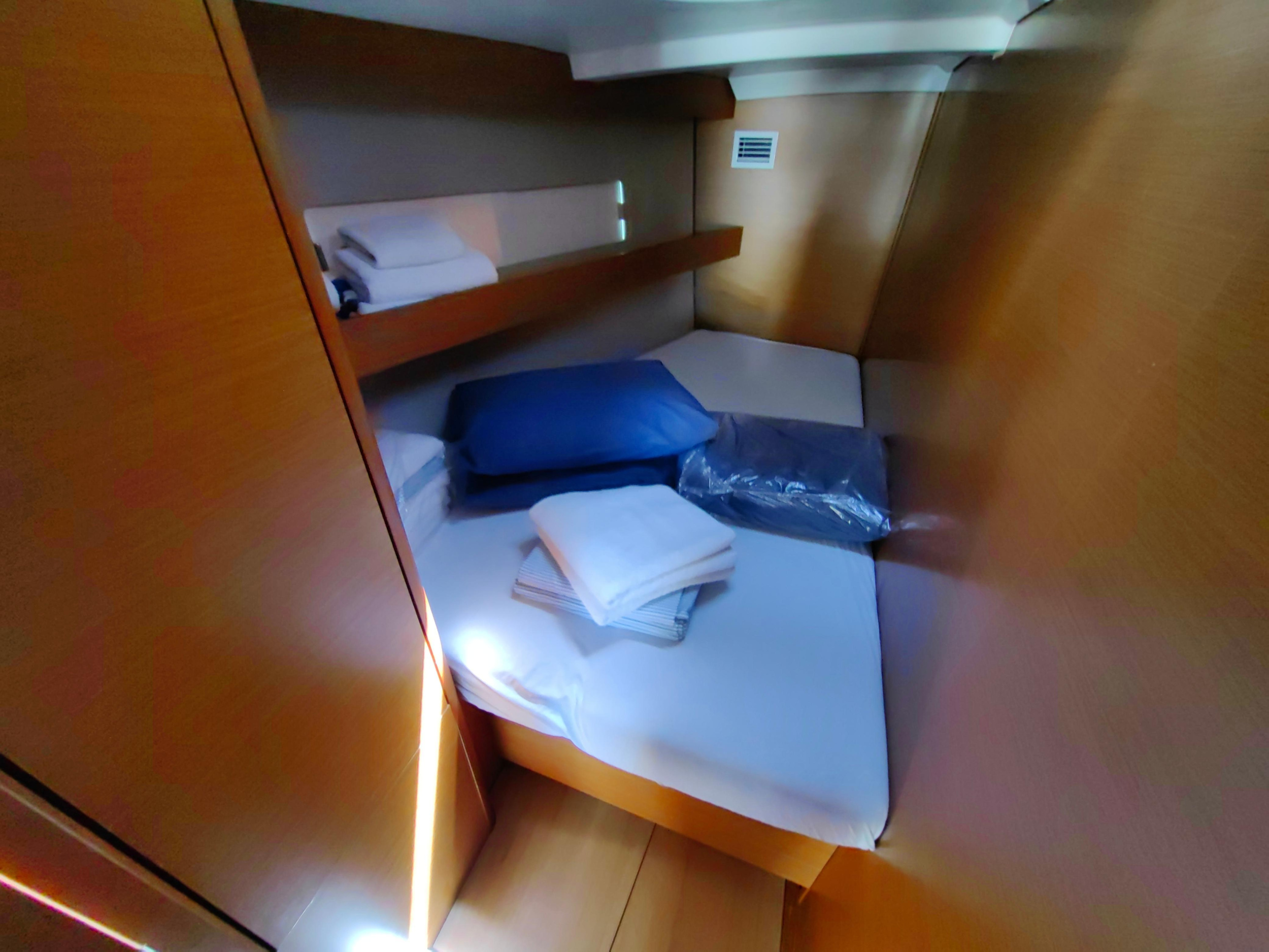 Sun Odyssey 440 — photo 8