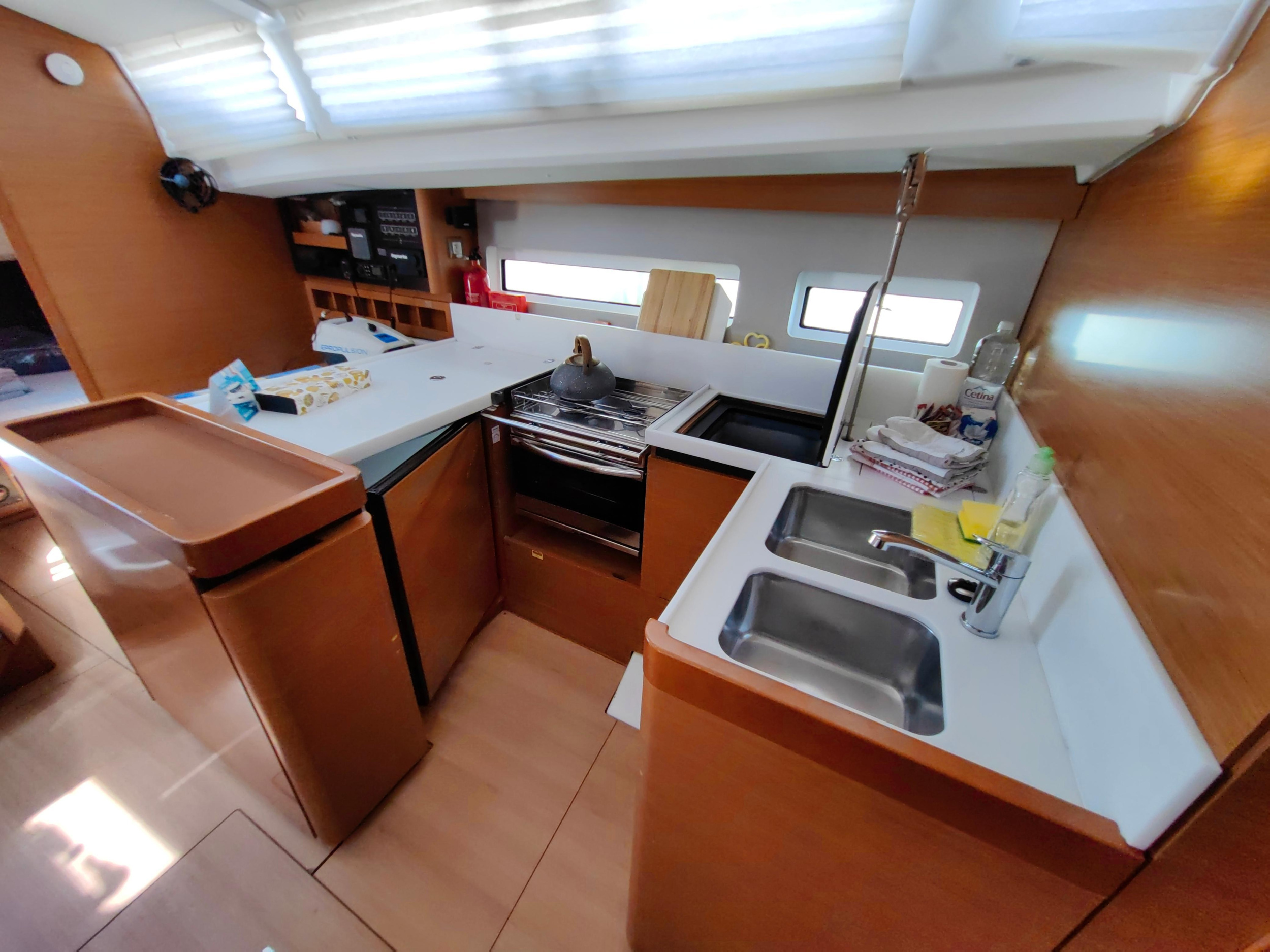 Sun Odyssey 440 — photo 7