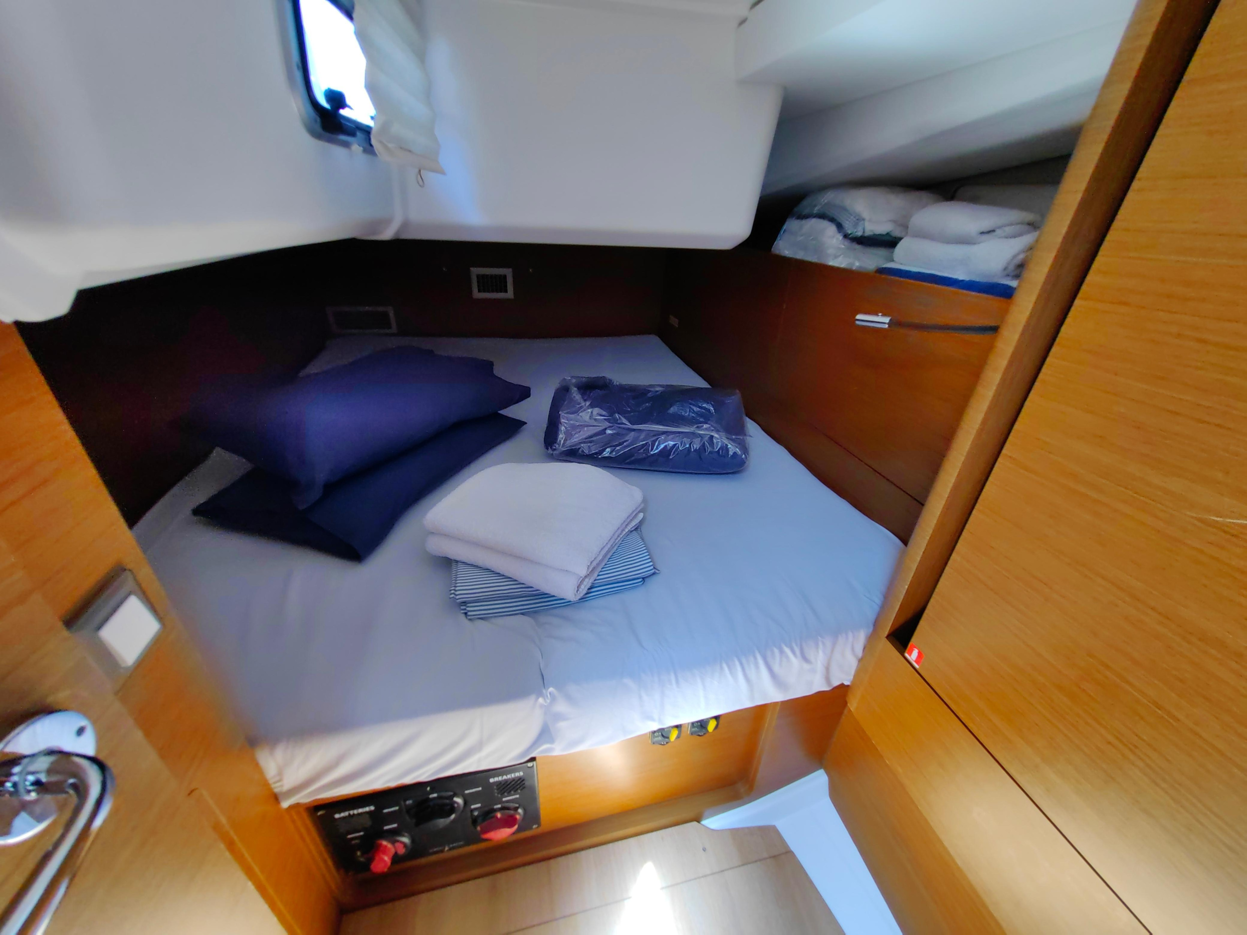 Sun Odyssey 440 — photo 13