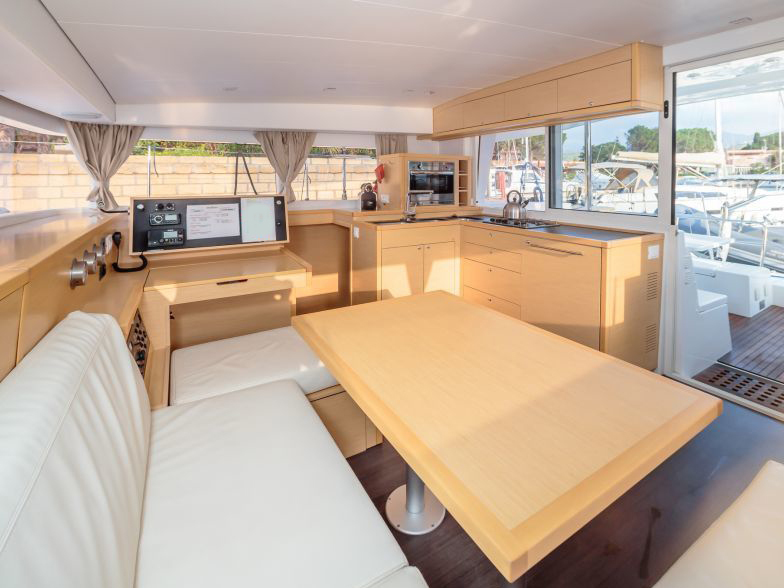 Lagoon 400 S2 — photo 23