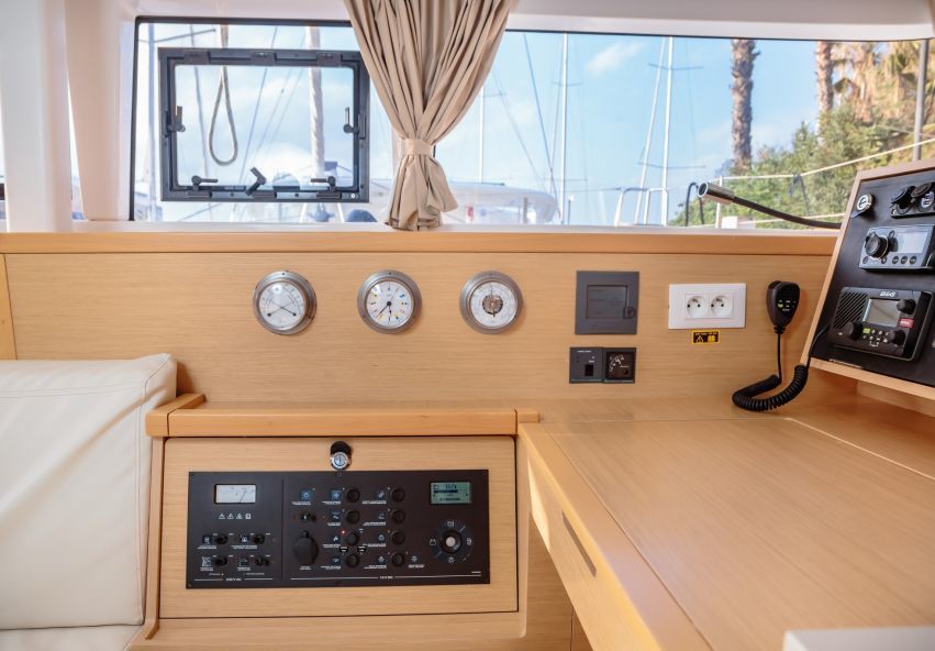Lagoon 400 S2 — photo 9