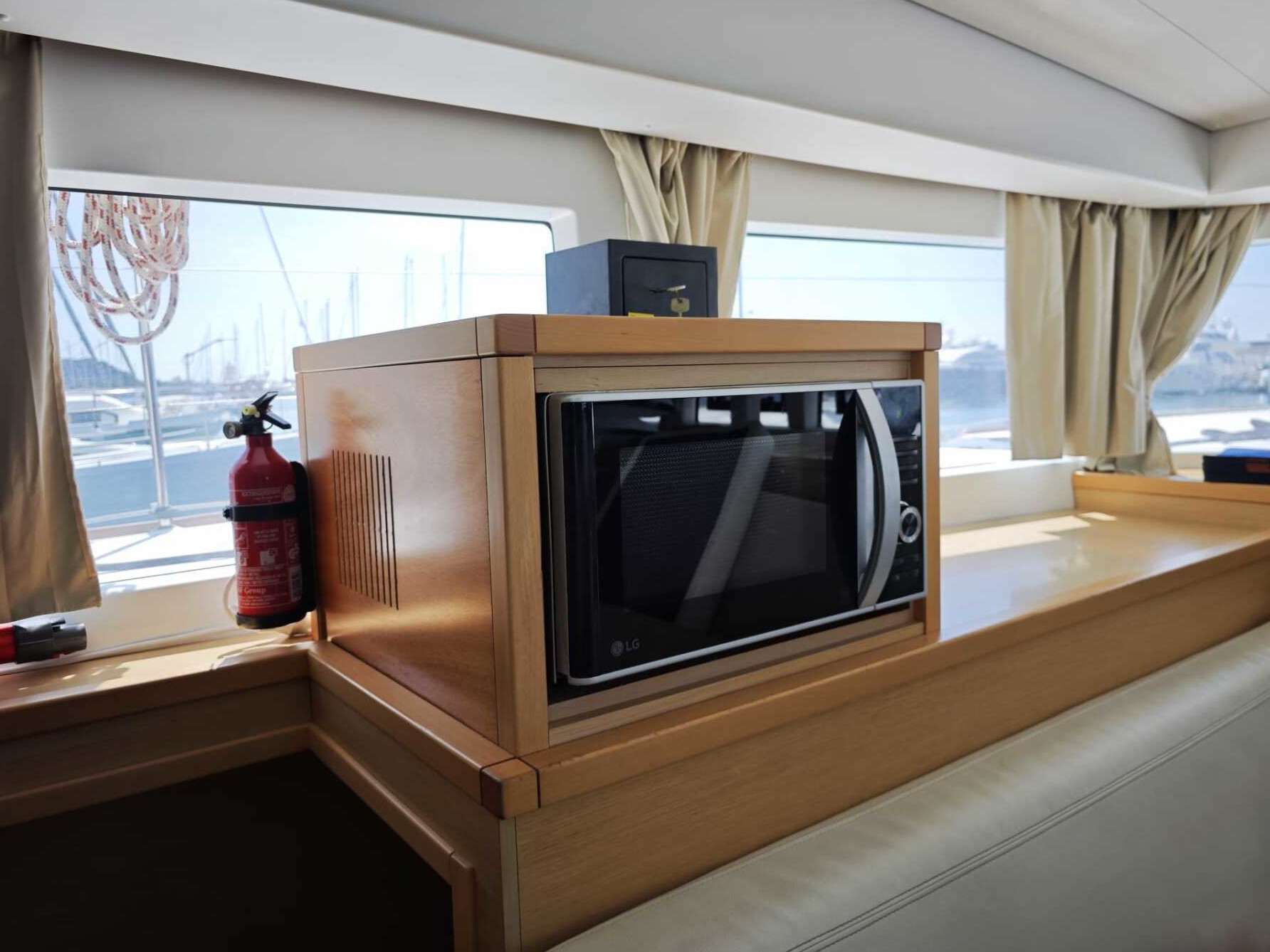 Lagoon 400 S2 — photo 24
