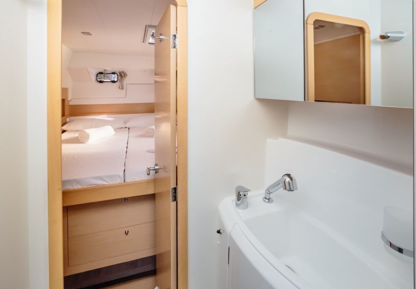 Lagoon 400 S2 — photo 8