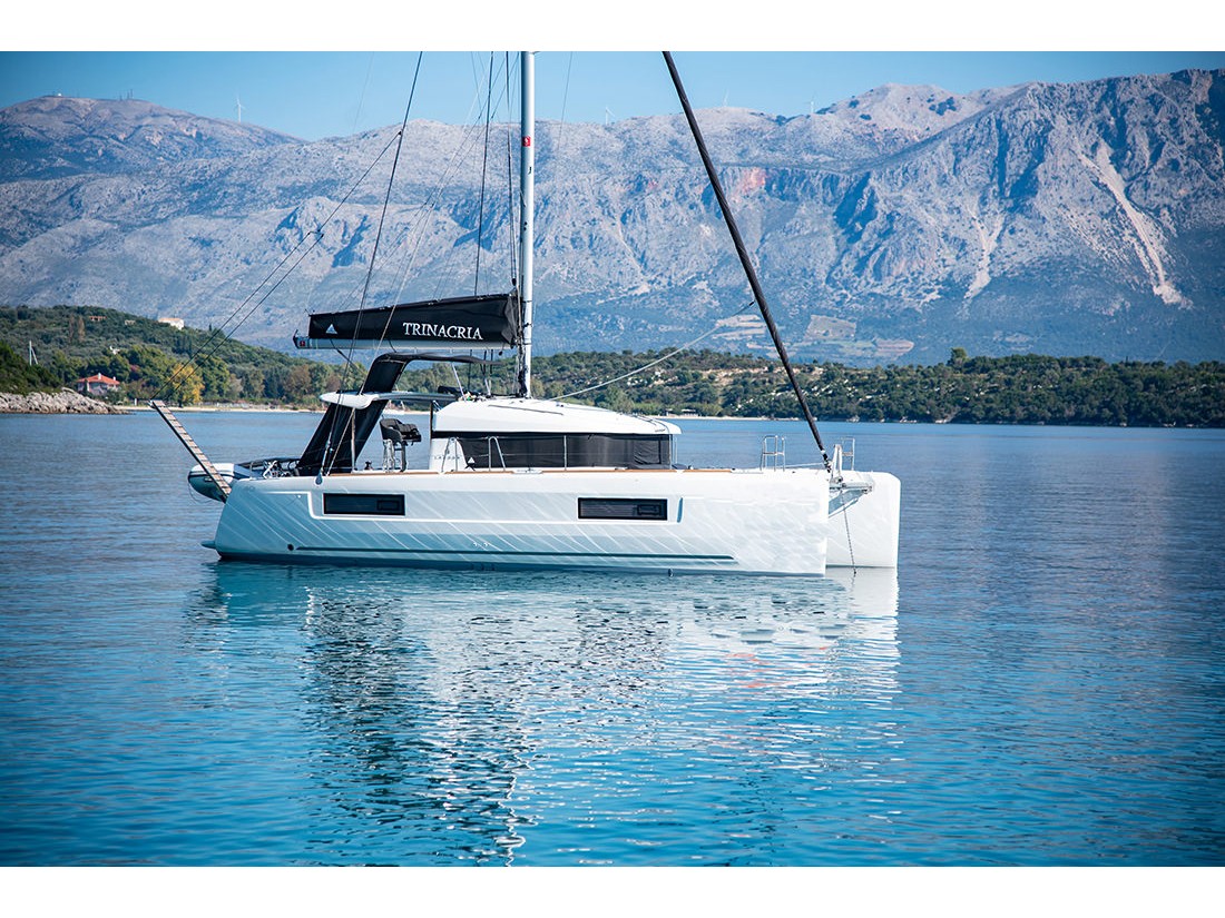 Lagoon 40 — photo 1