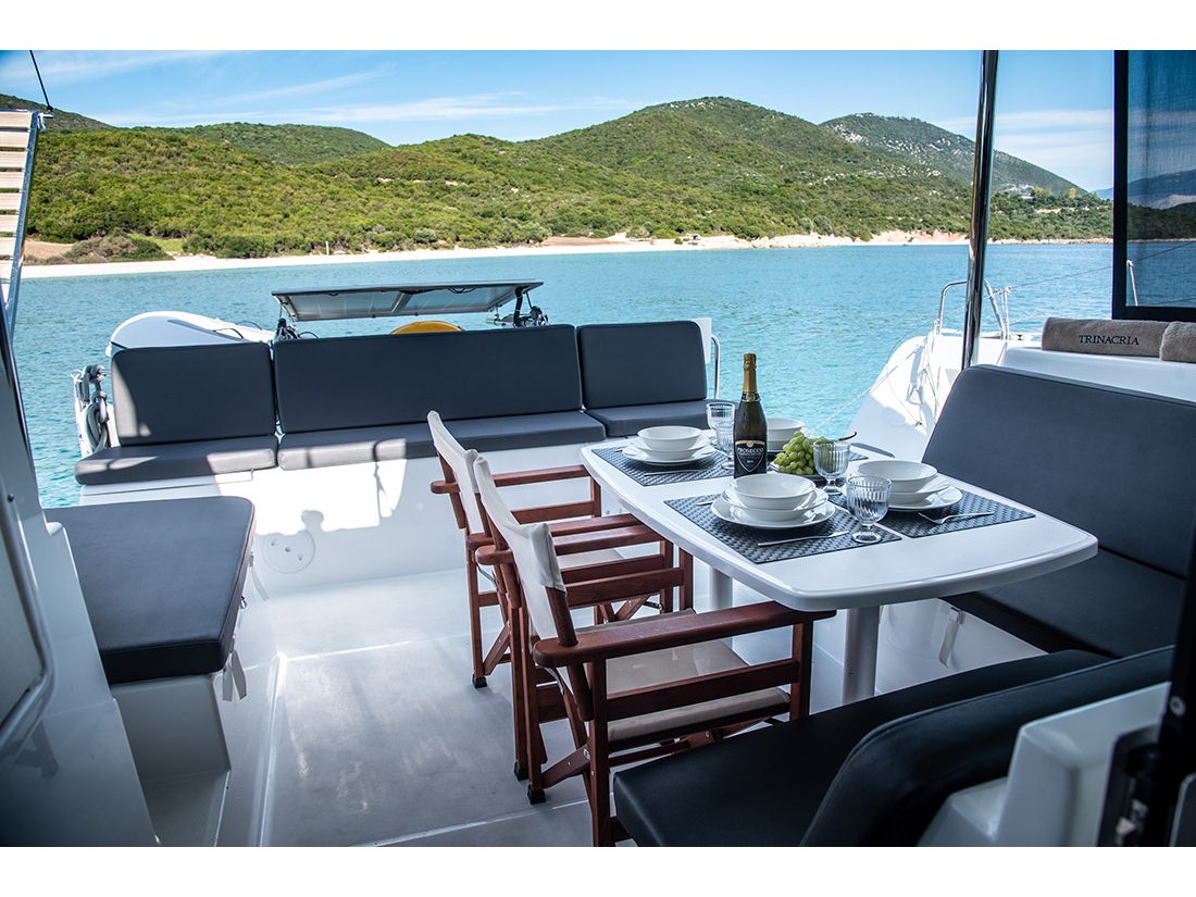 Lagoon 40 — photo 2