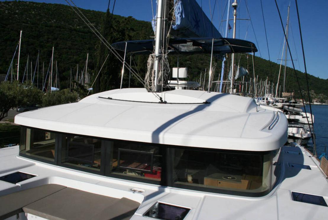 Lagoon 52F — photo 17