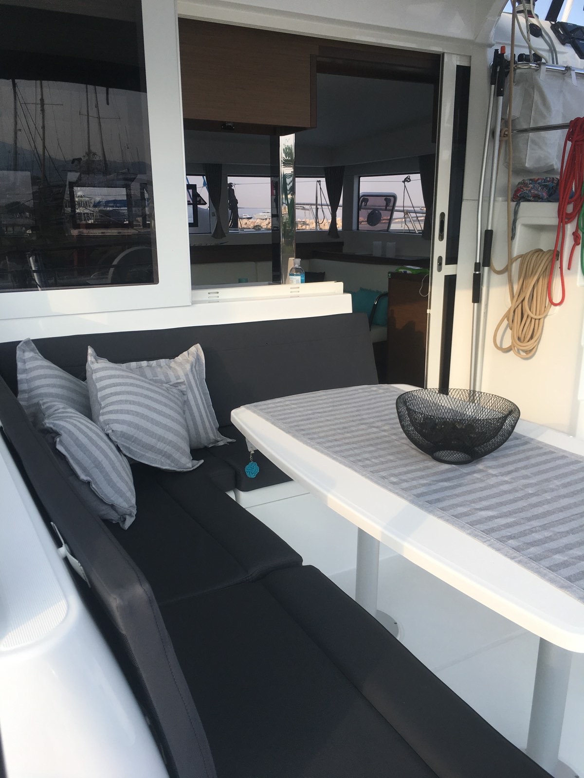 Lagoon 40 — photo 15