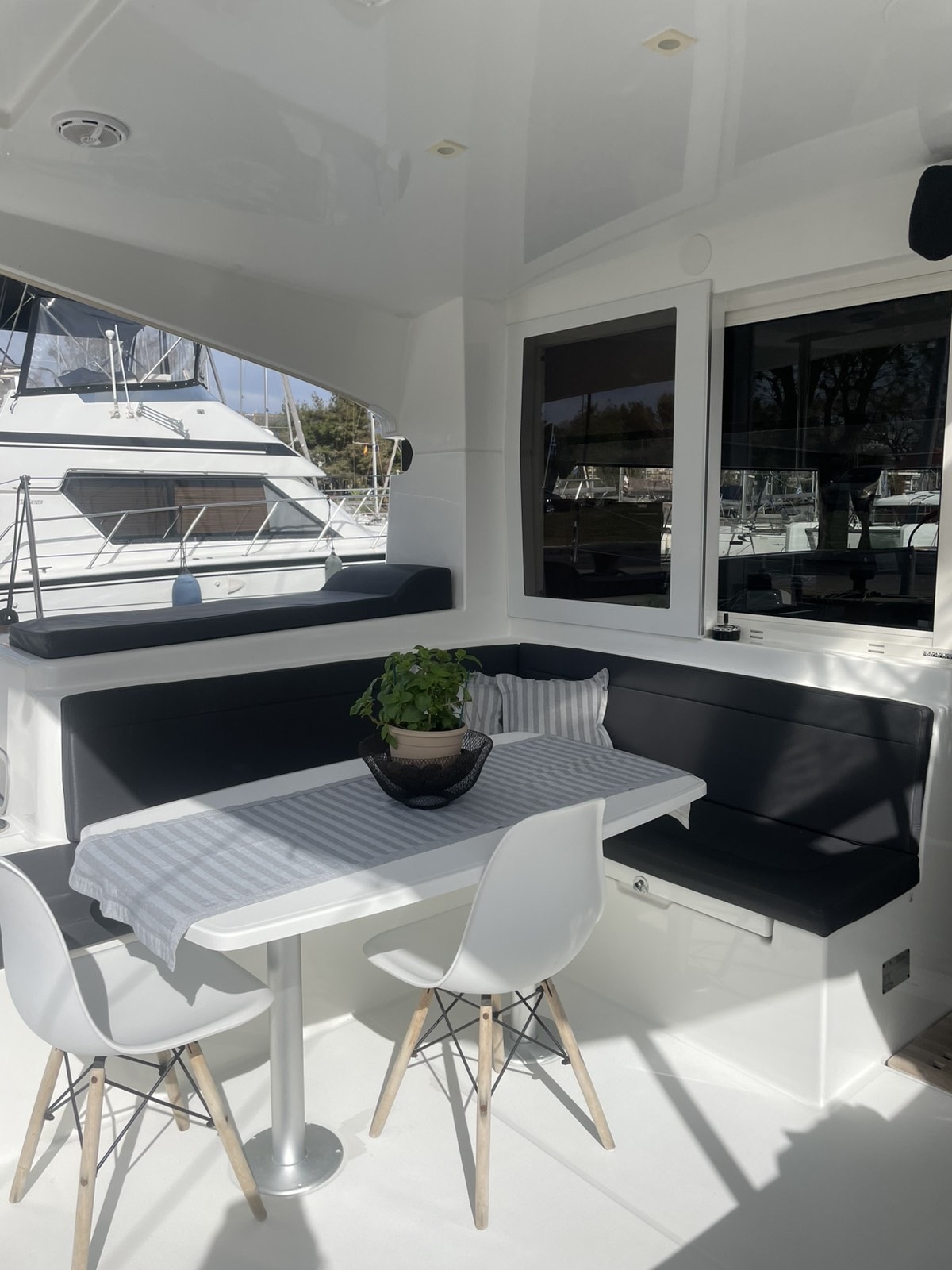 Lagoon 40 — photo 13