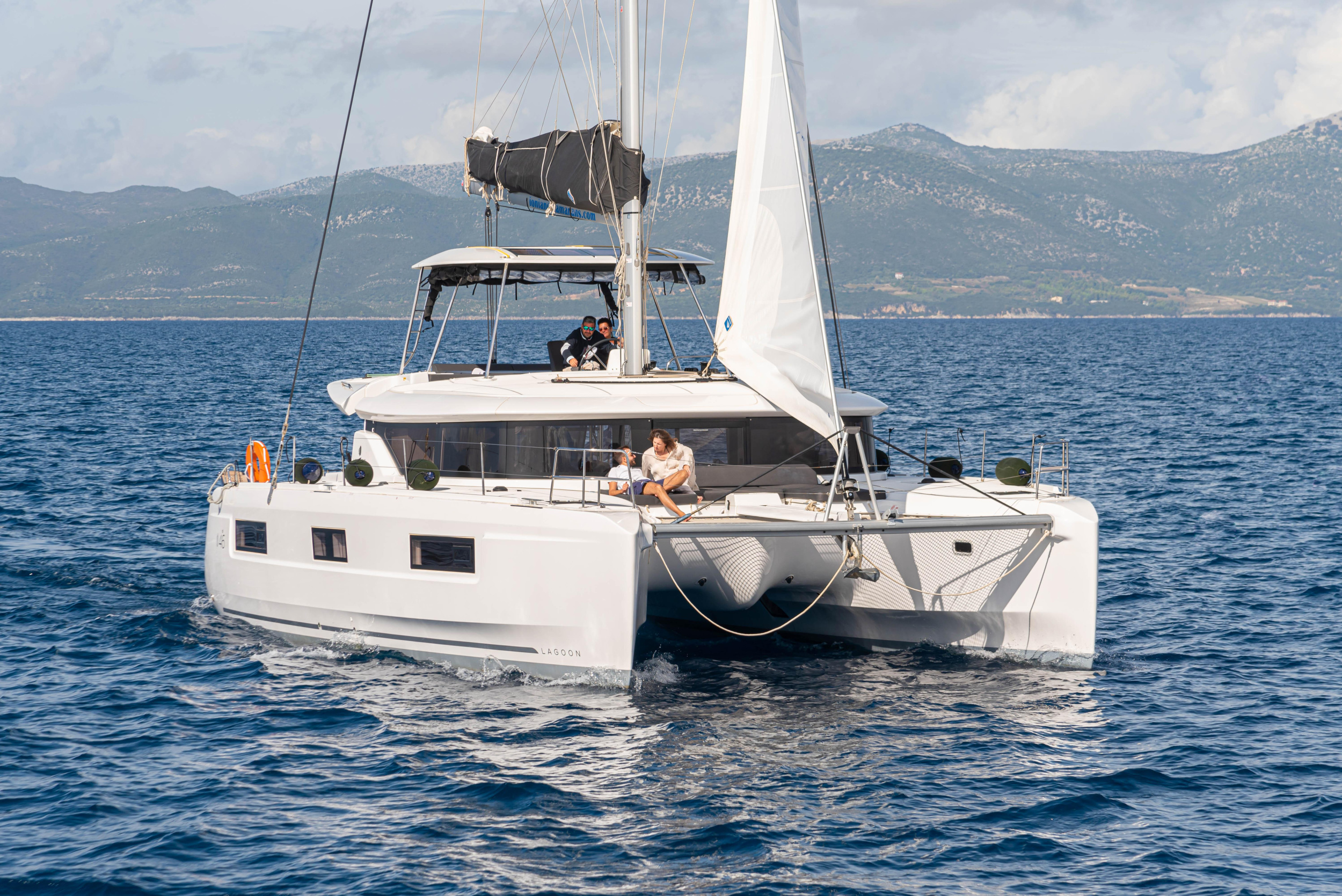 Lagoon 46-12pax — photo 3
