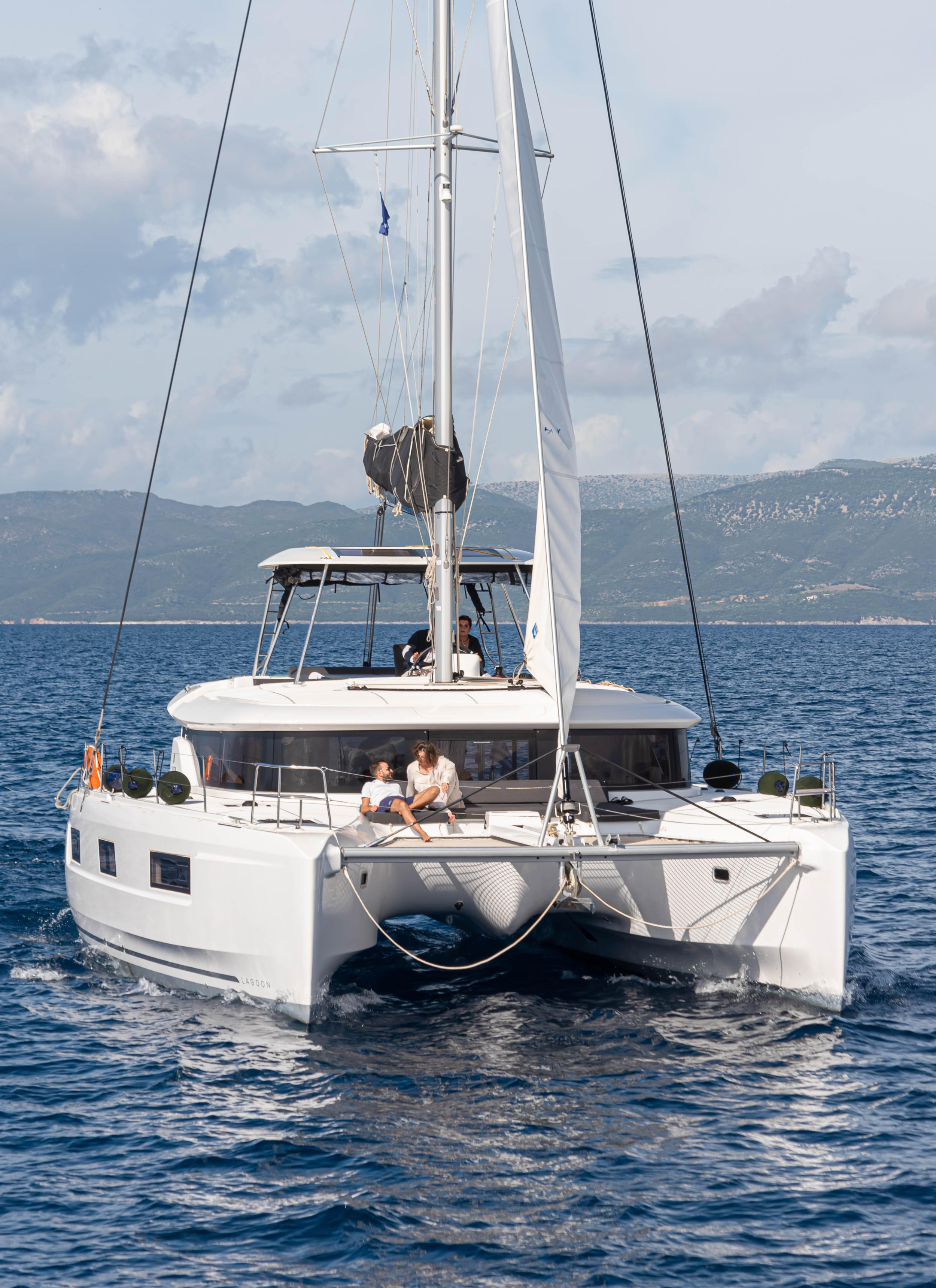 Lagoon 46-12pax — photo 8