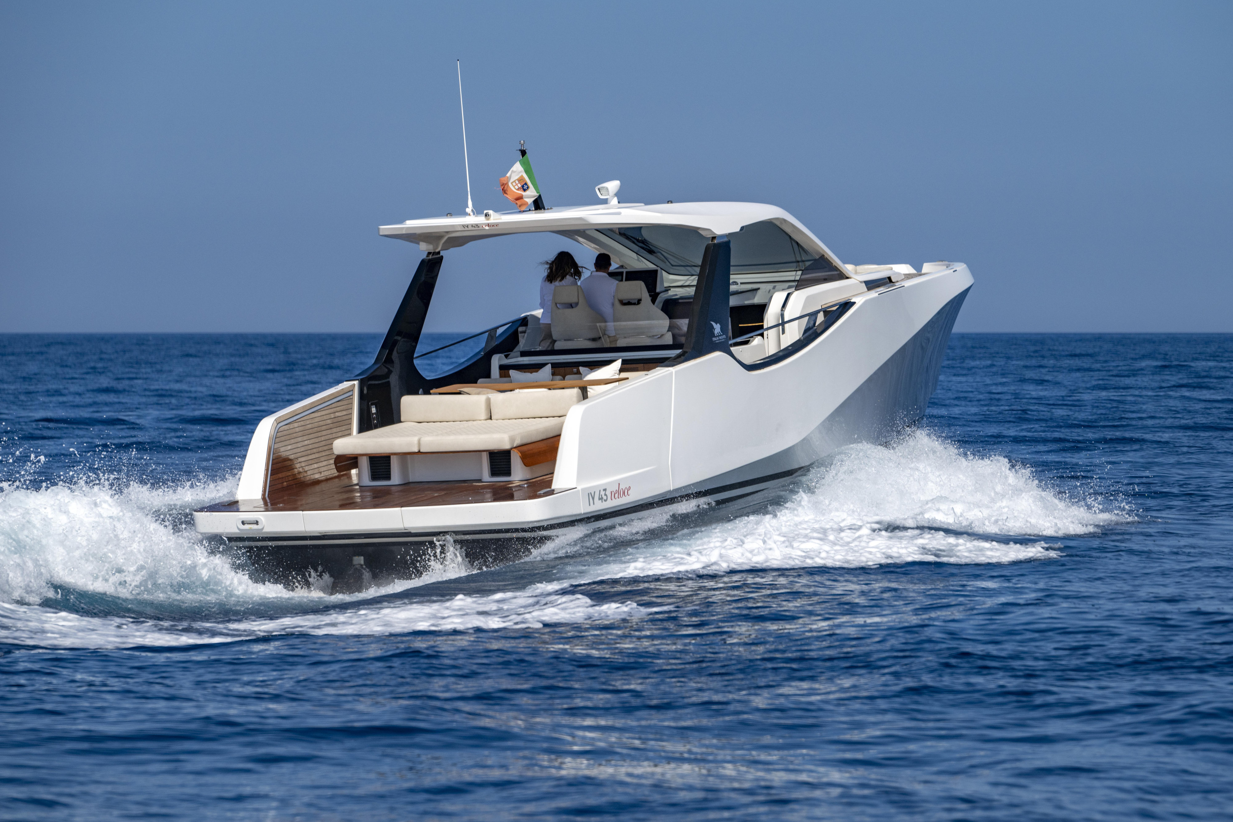 IY 43 Veloce — photo 11
