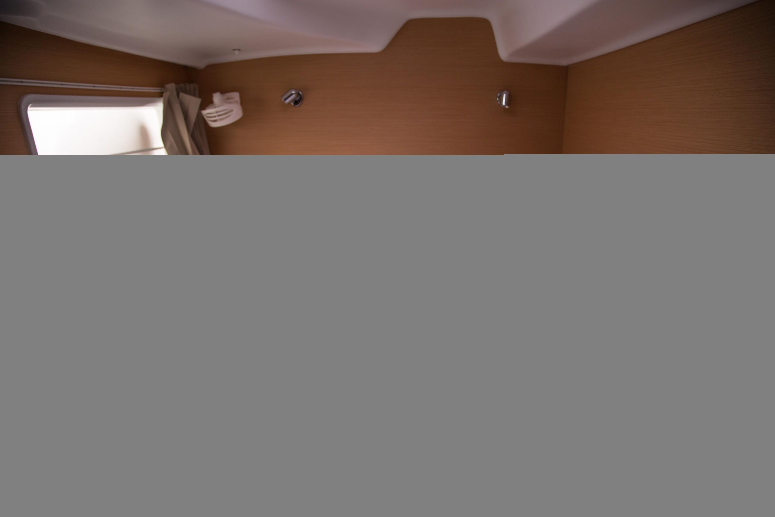 Lagoon 380 — photo 11