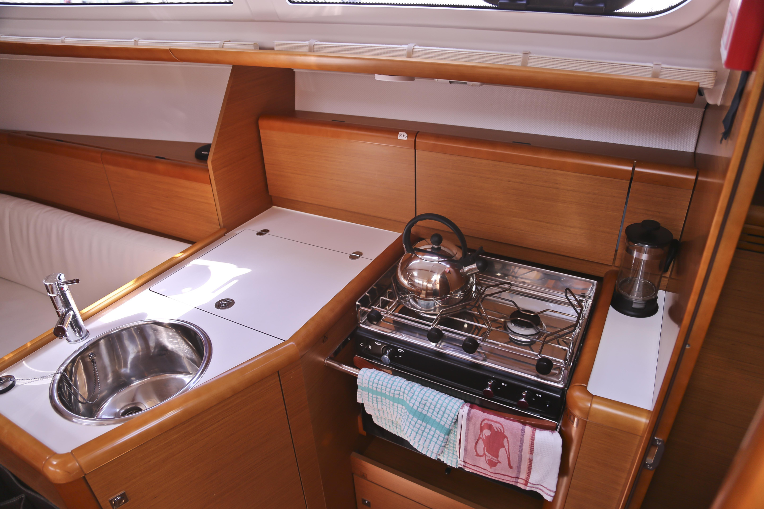 Sun Odyssey 33i — photo 11