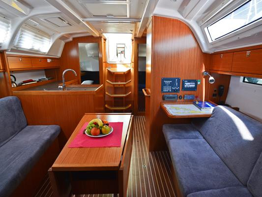 Bavaria Cruiser 37 — photo 15