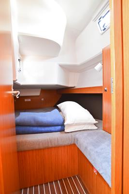 Bavaria Cruiser 37 — photo 9