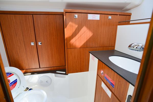 Bavaria Cruiser 37 — photo 17