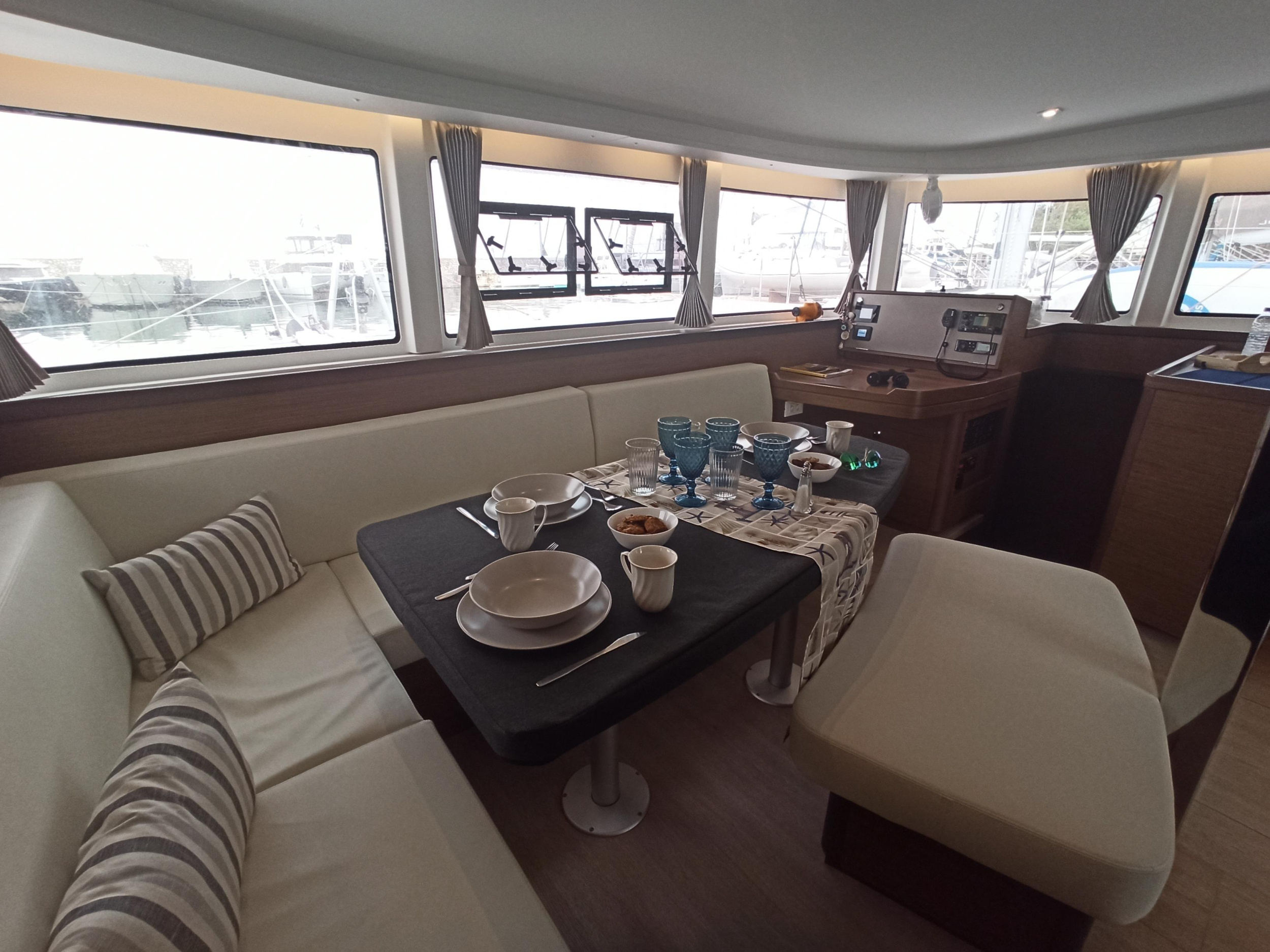 Lagoon 42 — photo 2