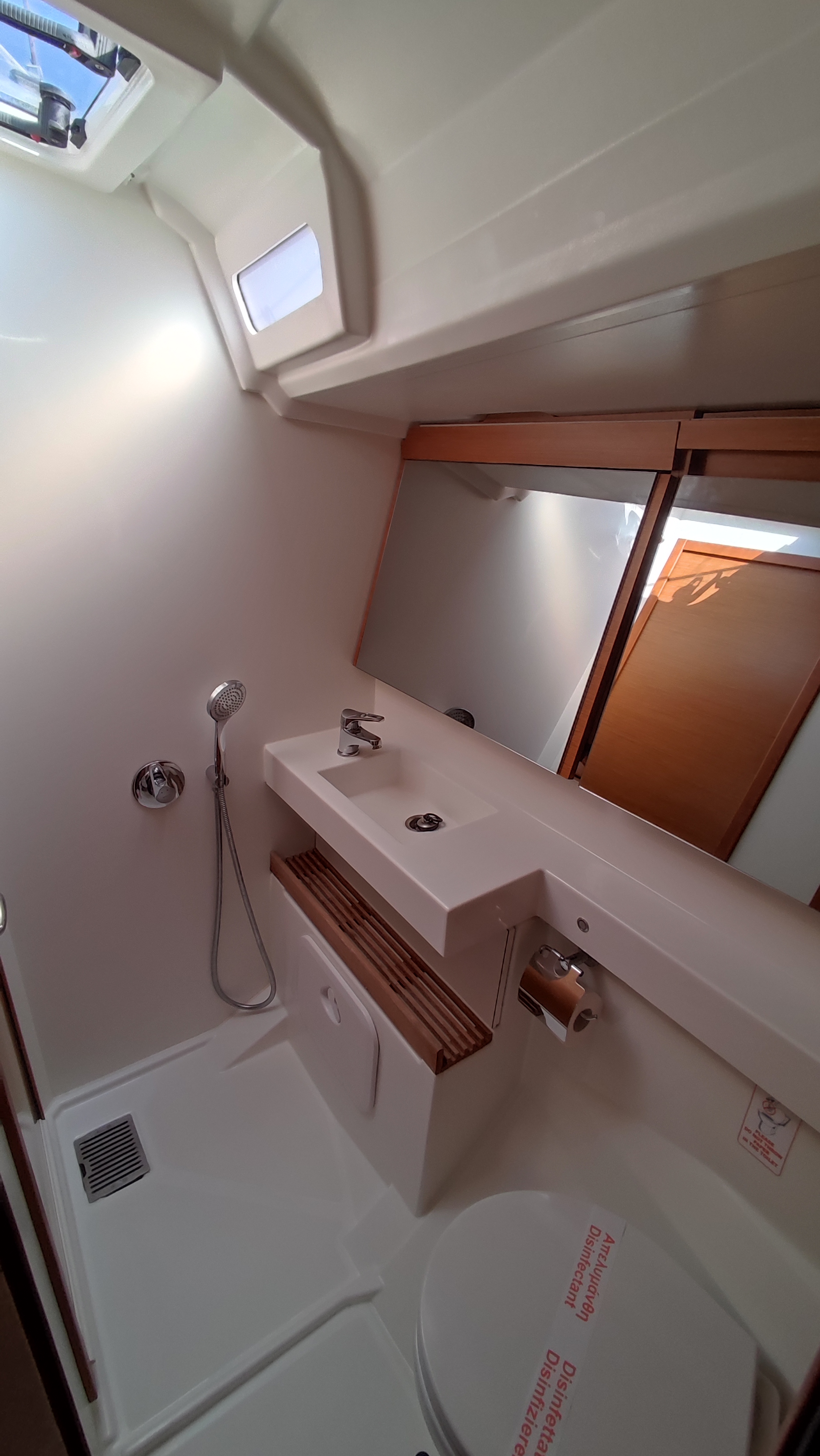 Sun Odyssey 440 — photo 8