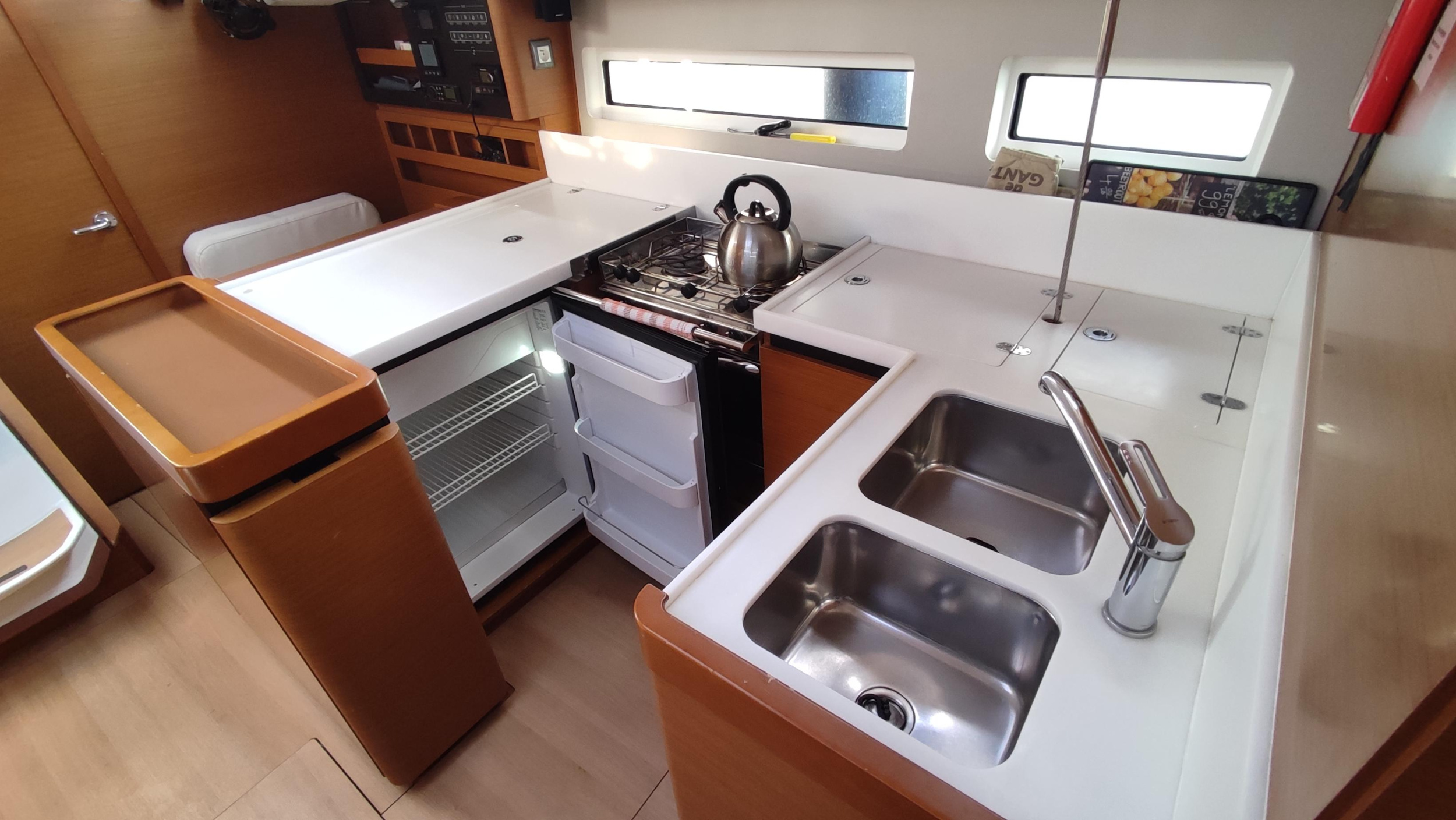 Sun Odyssey 440 — photo 4