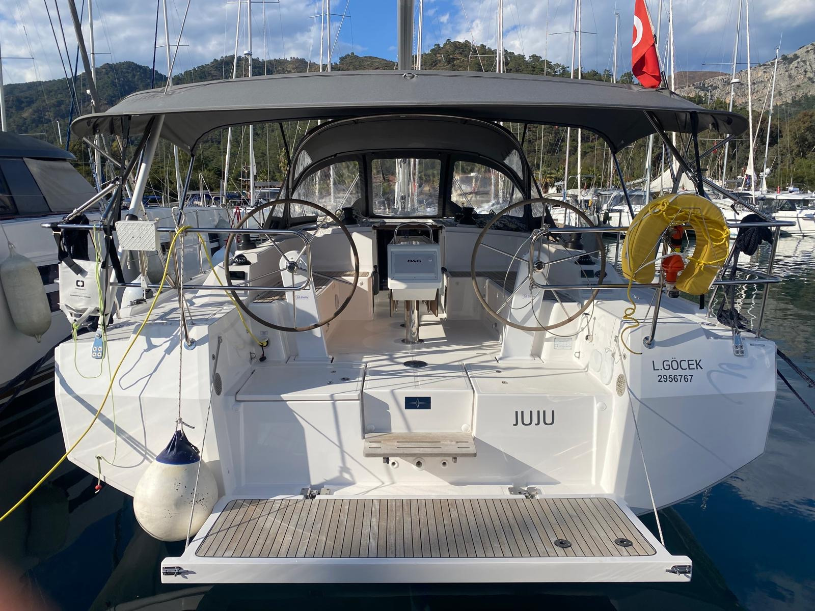 Bavaria C42 — photo 1