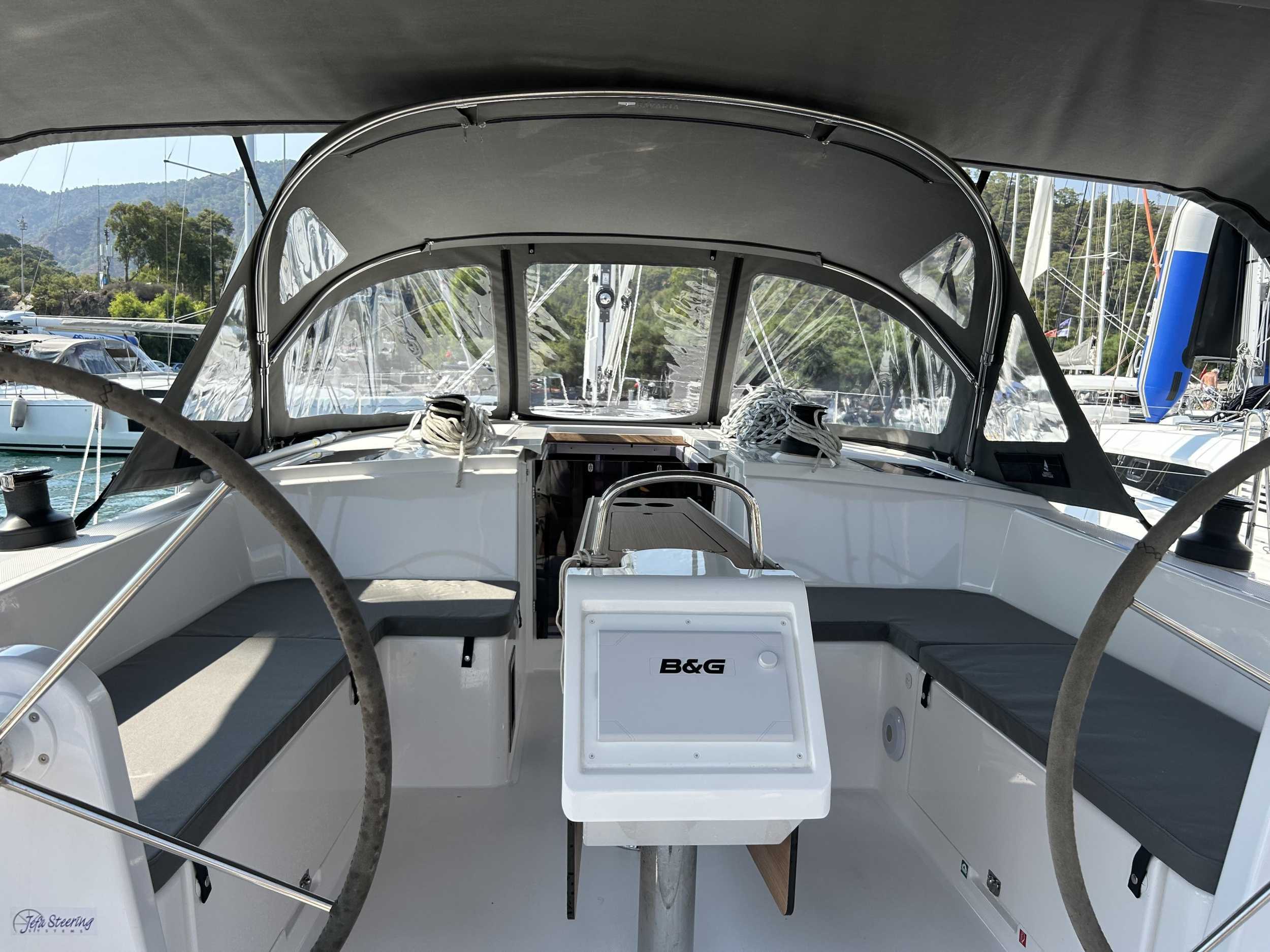 Bavaria C42 — photo 2