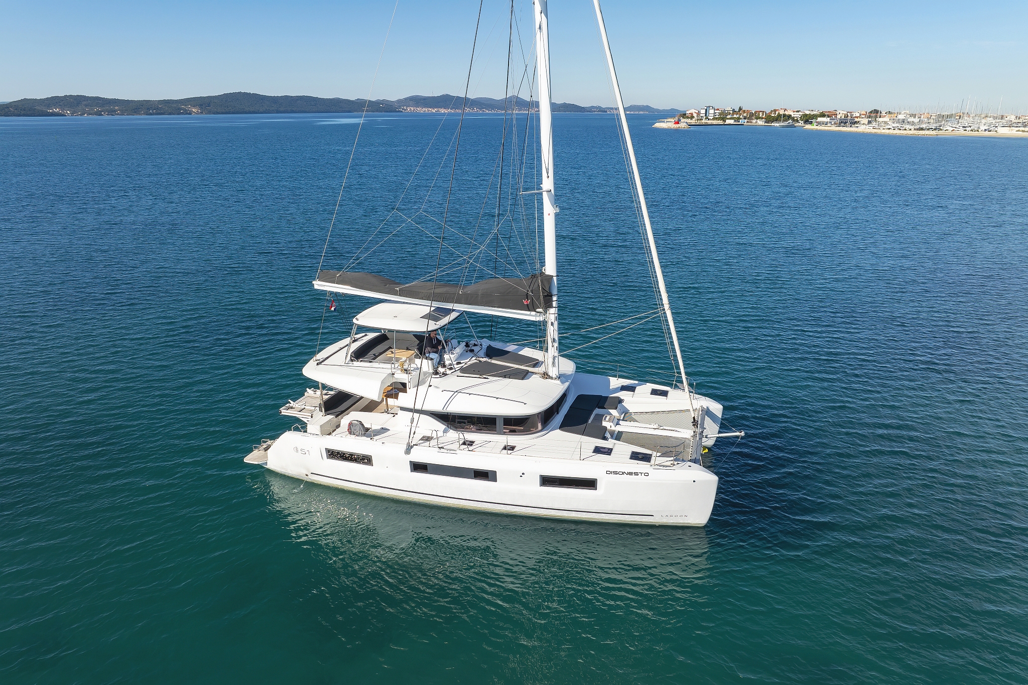 Lagoon 51- 6 cab — photo 22