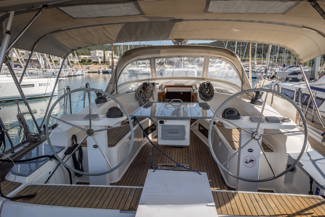 Bavaria 45 — photo 8
