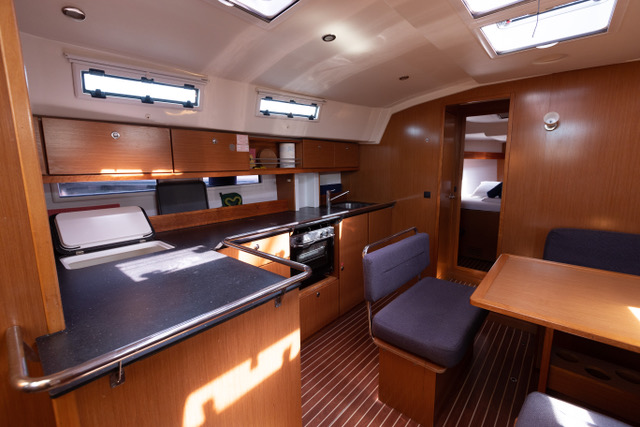 Bavaria 45 — photo 18