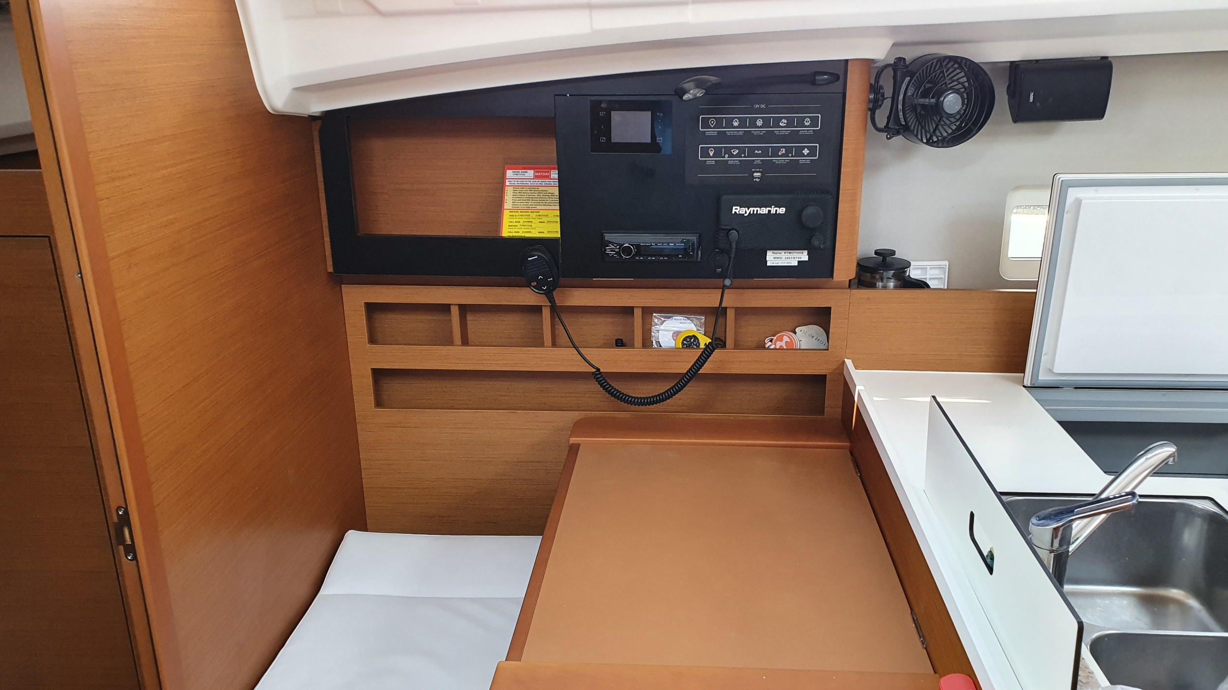 Sun Odyssey 410 — photo 4