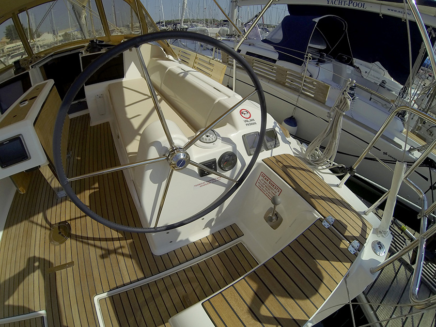 Dufour 382 GL — photo 12