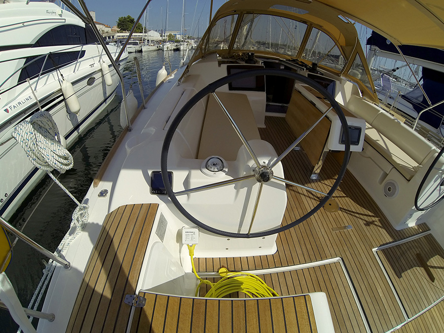 Dufour 382 GL — photo 18