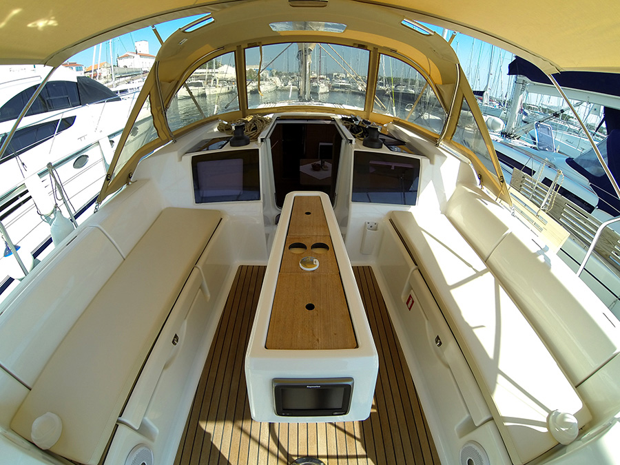 Dufour 382 GL — photo 15