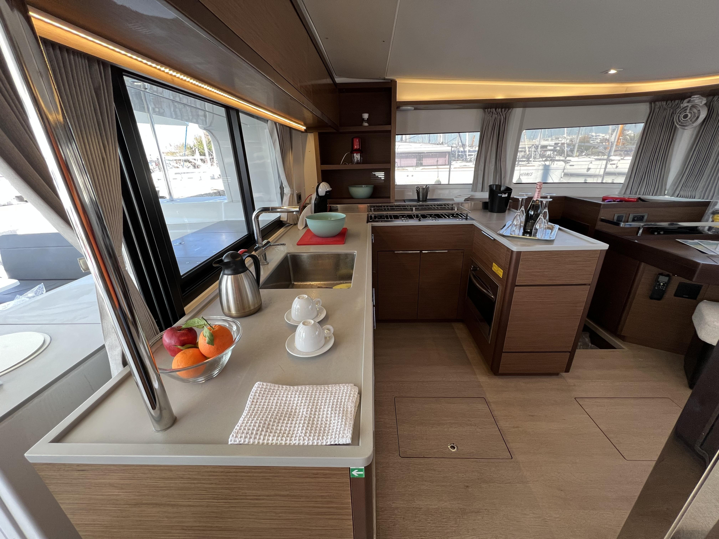 Lagoon 46 — photo 18