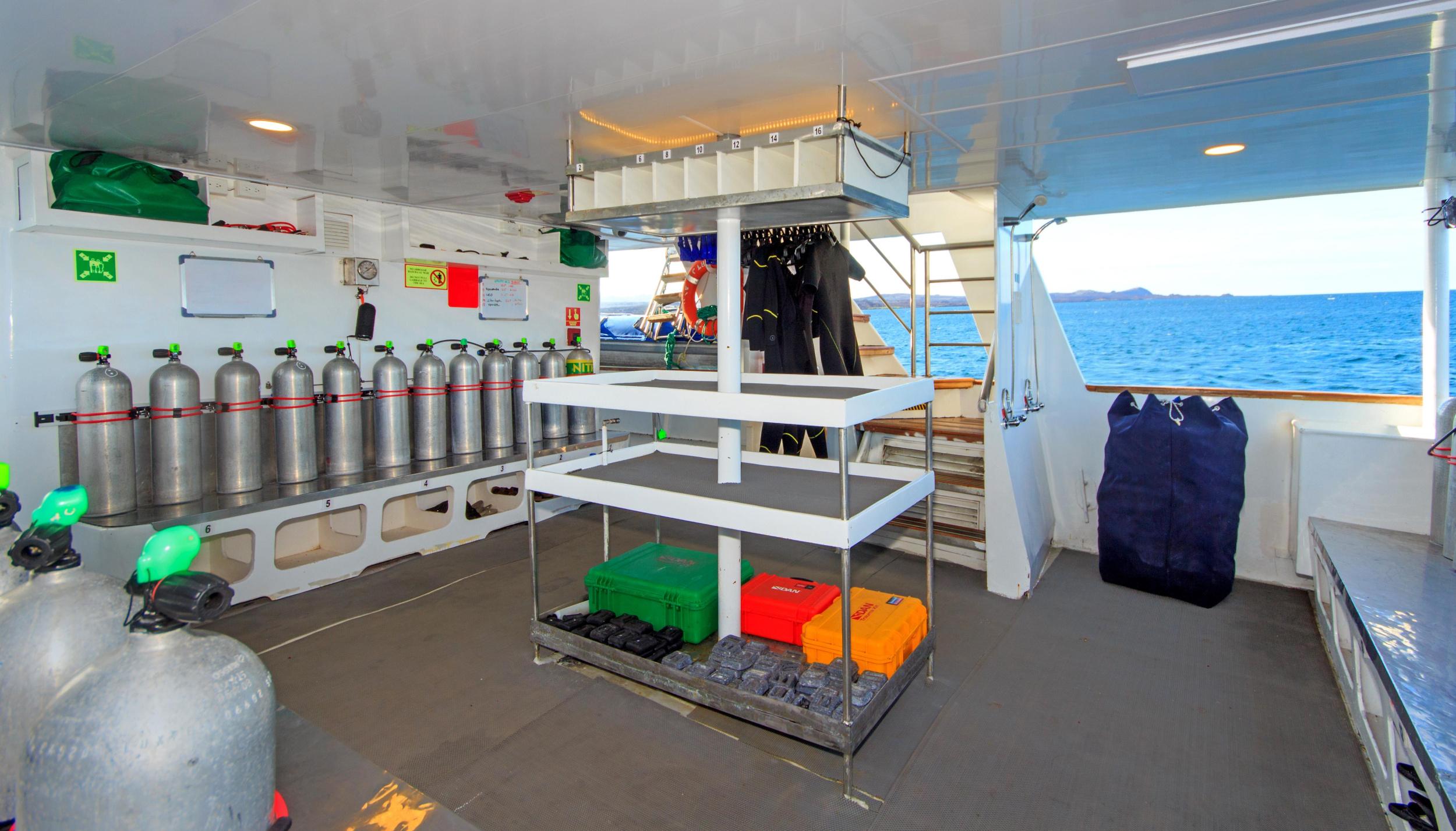 Motoryacht - Aqua — photo 13