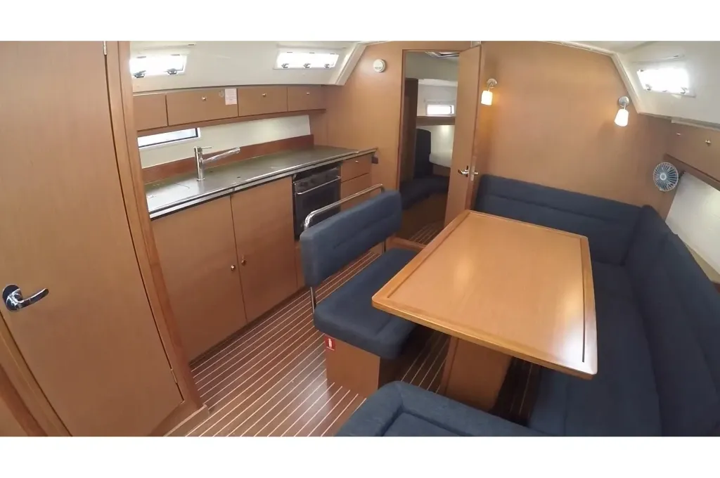 Bavaria 40 — photo 4