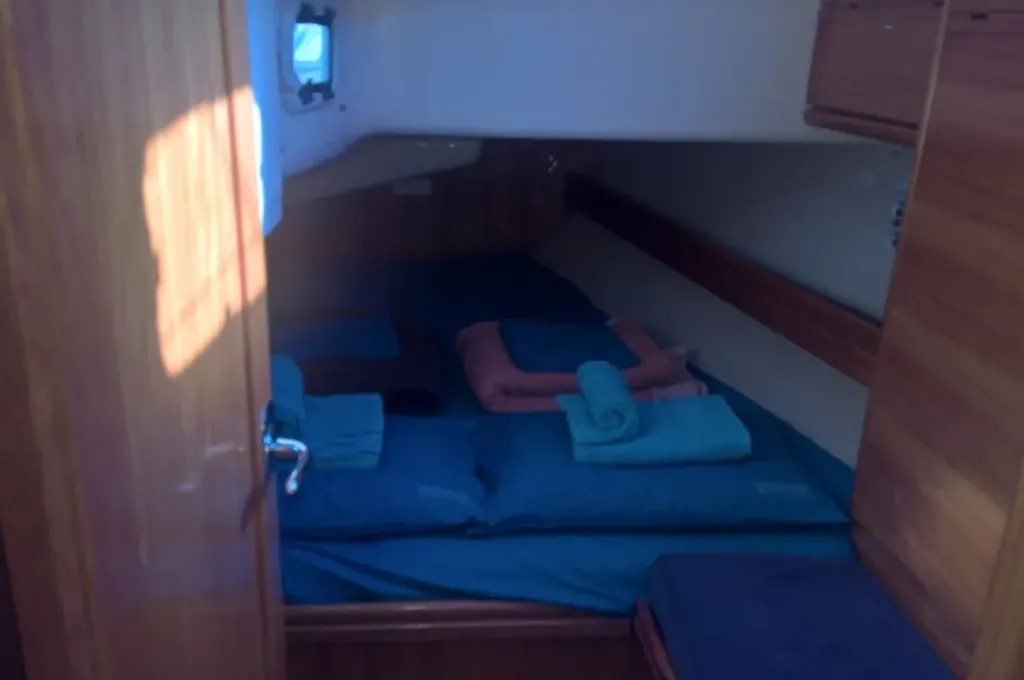 Bavaria 40 — photo 9