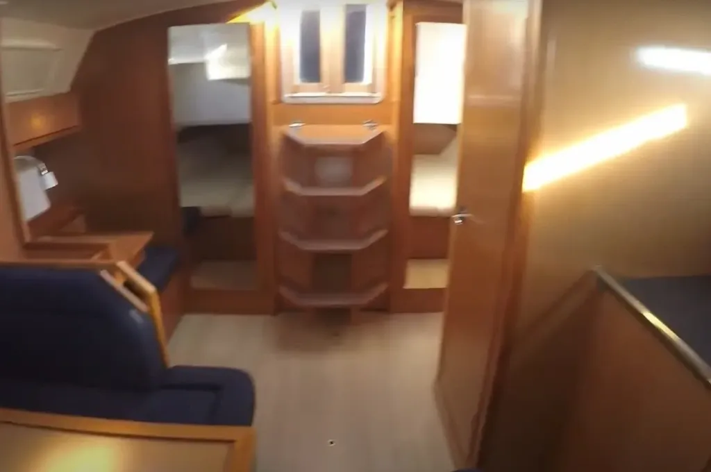 Bavaria 40 — photo 7