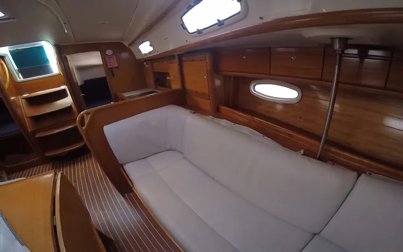 Bavaria 37 — photo 8