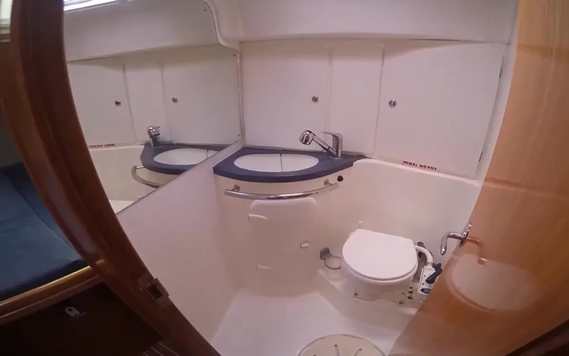 Bavaria 37 — photo 11