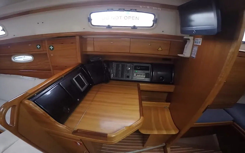Bavaria 37 — photo 7