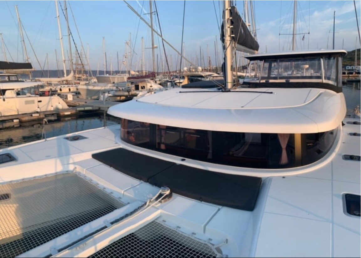 Lagoon 42 — photo 3