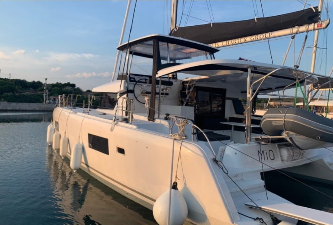 Lagoon 42 — photo 2
