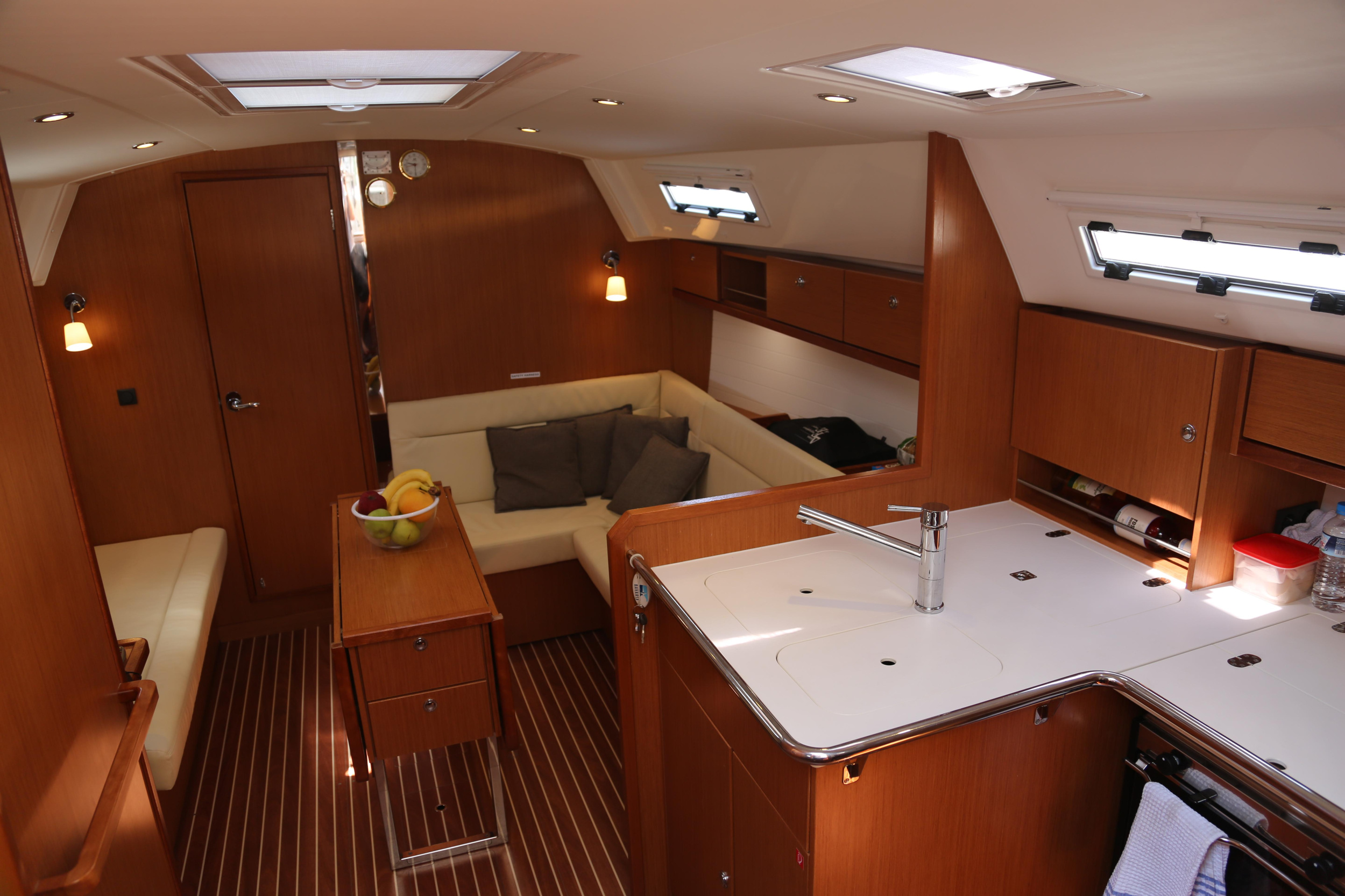 Bavaria Cruiser 36 — photo 11