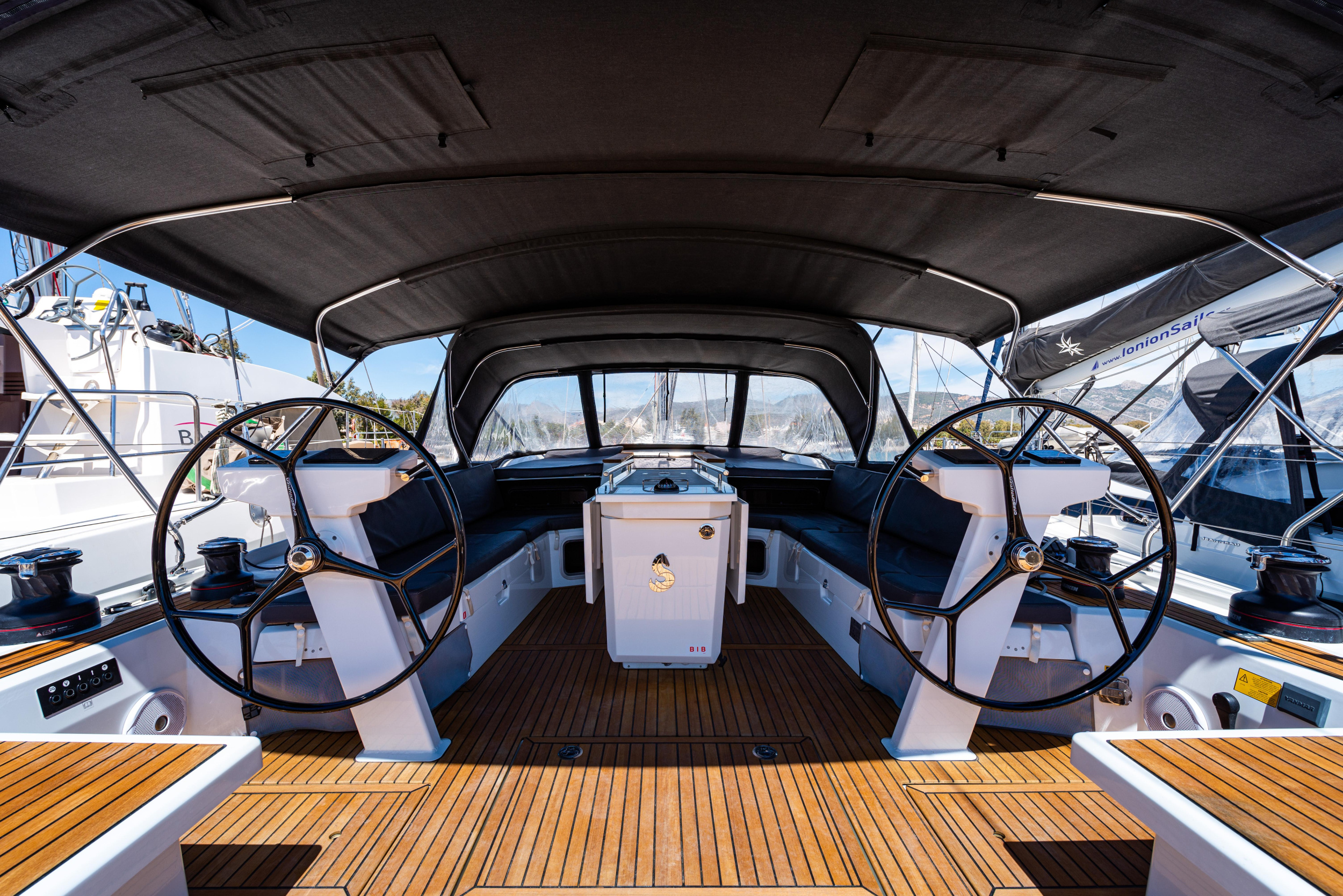 Oceanis 51.1 — photo 19