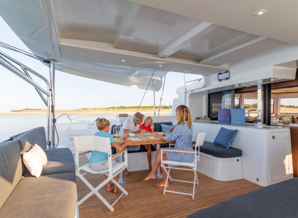 Lagoon 46 Flybridge — photo 13